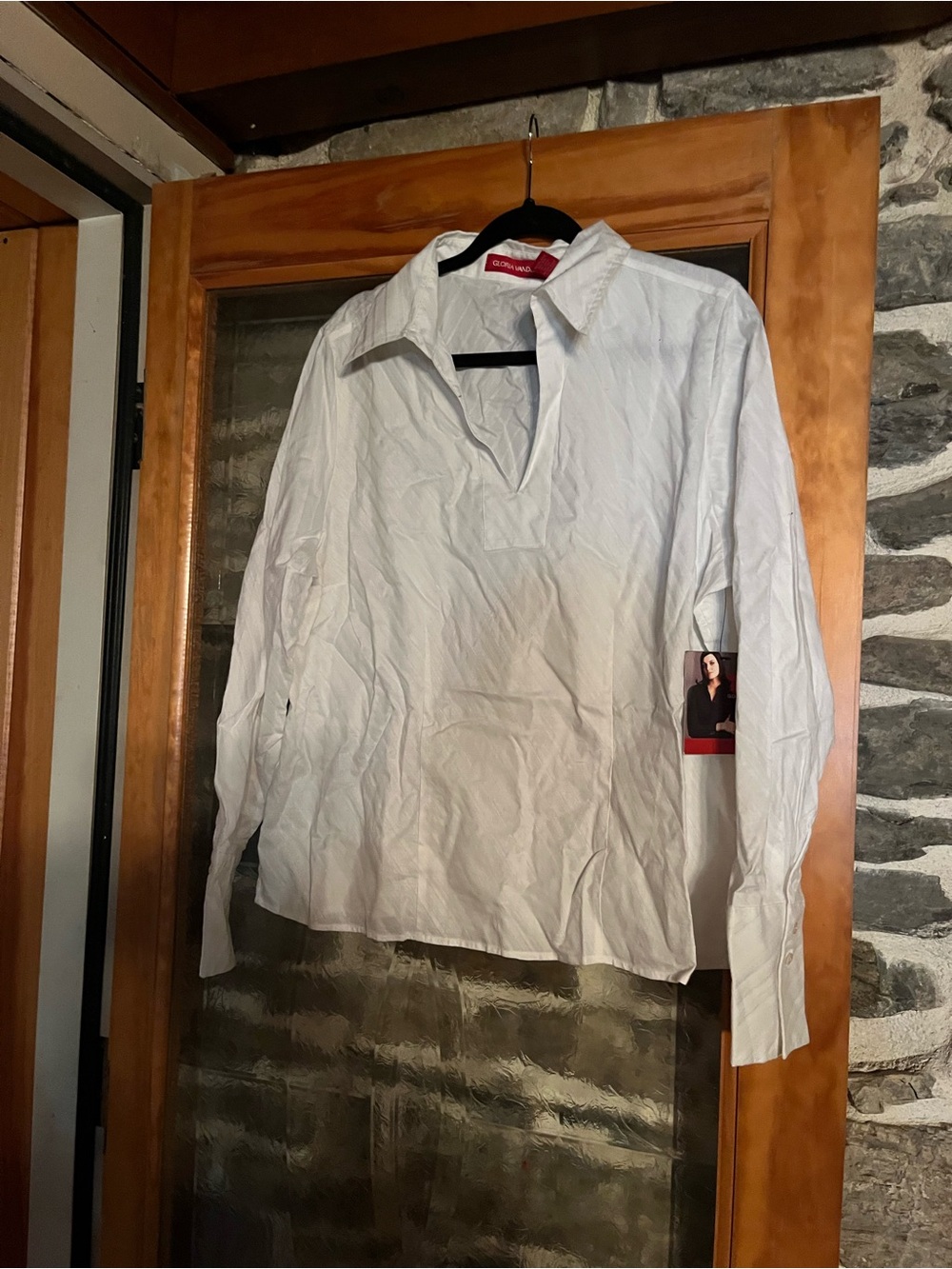 Gloria Vanderbilt White Long-Sleeve V-Neck Collared Dress Shirt